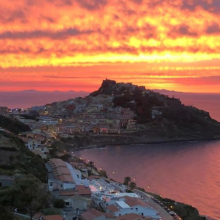 La Tartaruga Spiaggiata - Bilocale Centrale A Pochi Metri Dalla Spiaggia Castelsardo Buitenkant foto
