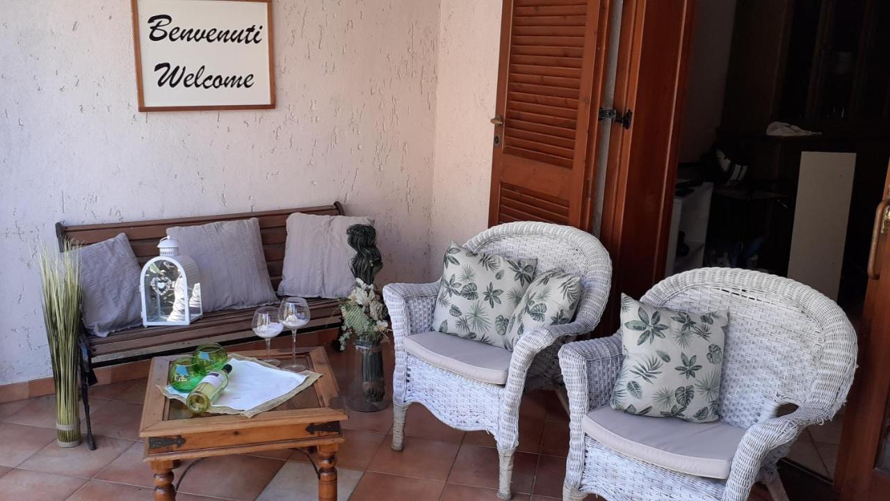 La Tartaruga Spiaggiata - Bilocale Centrale A Pochi Metri Dalla Spiaggia Castelsardo Buitenkant foto