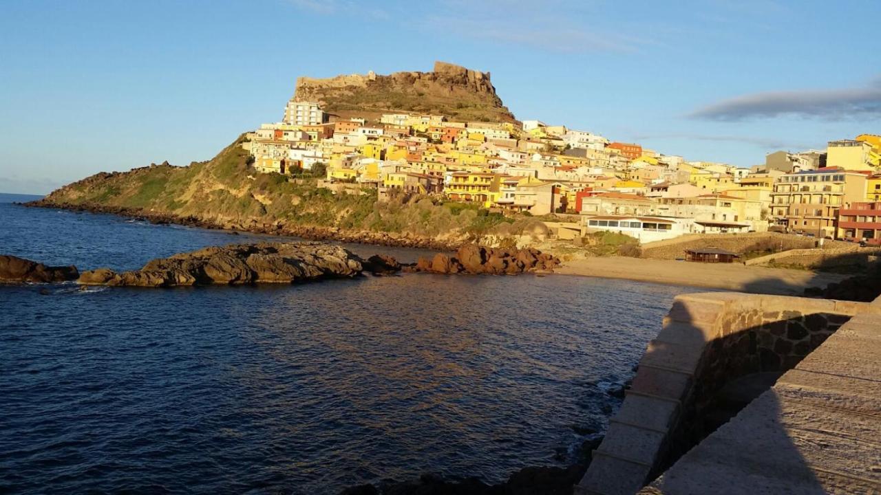 La Tartaruga Spiaggiata - Bilocale Centrale A Pochi Metri Dalla Spiaggia Castelsardo Buitenkant foto
