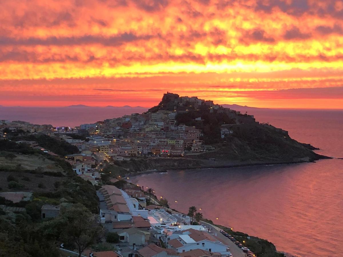 La Tartaruga Spiaggiata - Bilocale Centrale A Pochi Metri Dalla Spiaggia Castelsardo Buitenkant foto
