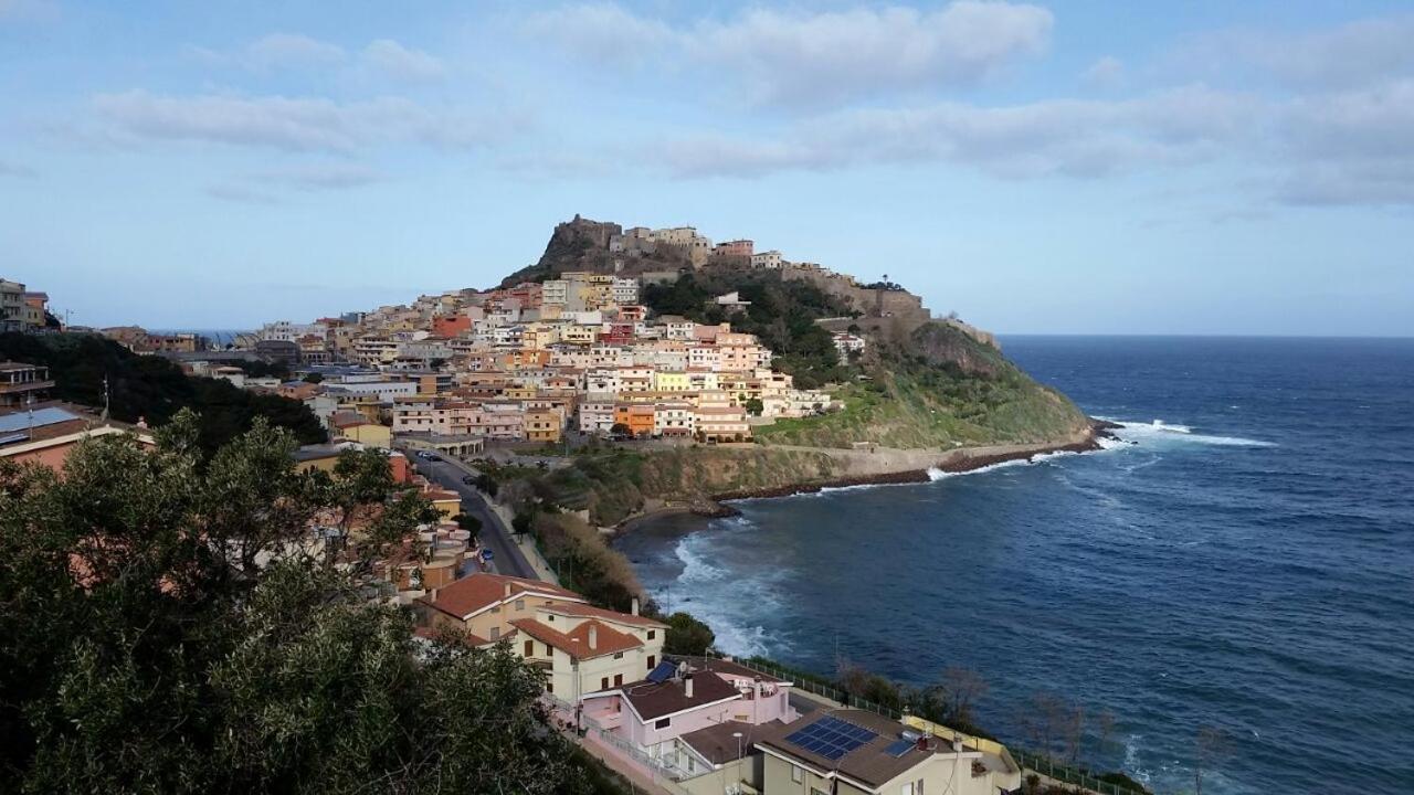 La Tartaruga Spiaggiata - Bilocale Centrale A Pochi Metri Dalla Spiaggia Castelsardo Buitenkant foto